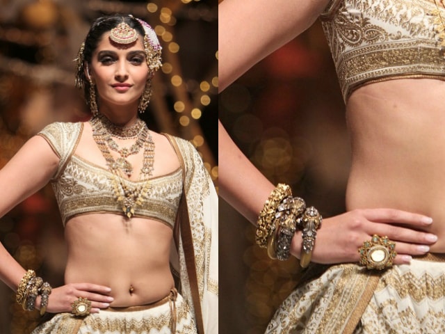 must-have-vintage-jewelry-for-indian-brides-traditional-bangle-sonam-kapoor