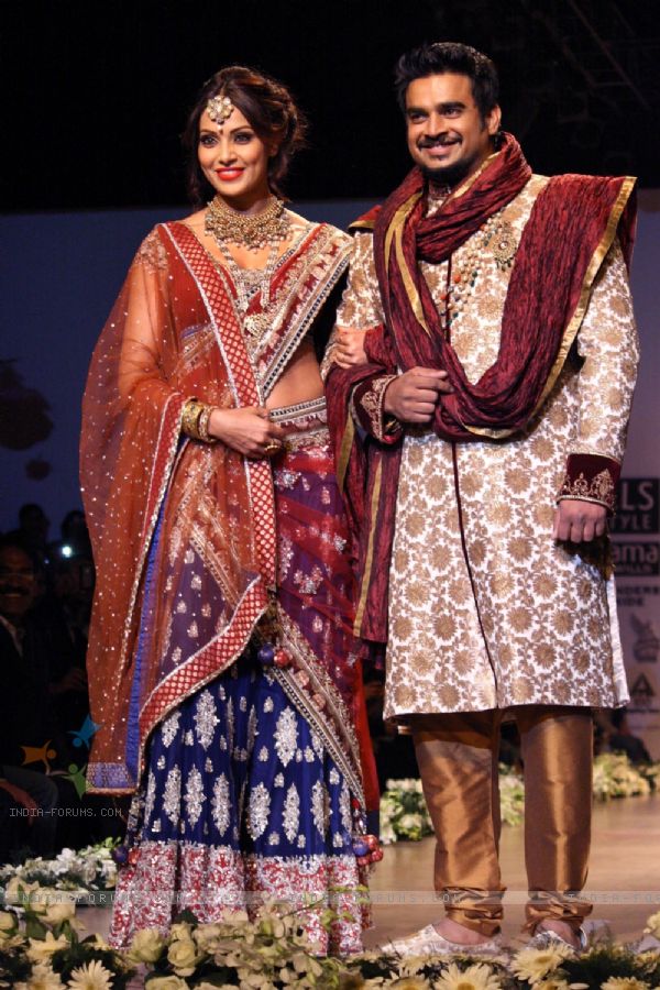  Bipasha Basu and Madhavan in WLIFW