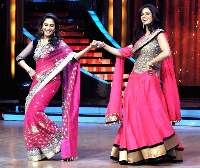 madhuri-dixit-and-sridevi-dance-jhalak-dikhhla-jaa-grand-finale