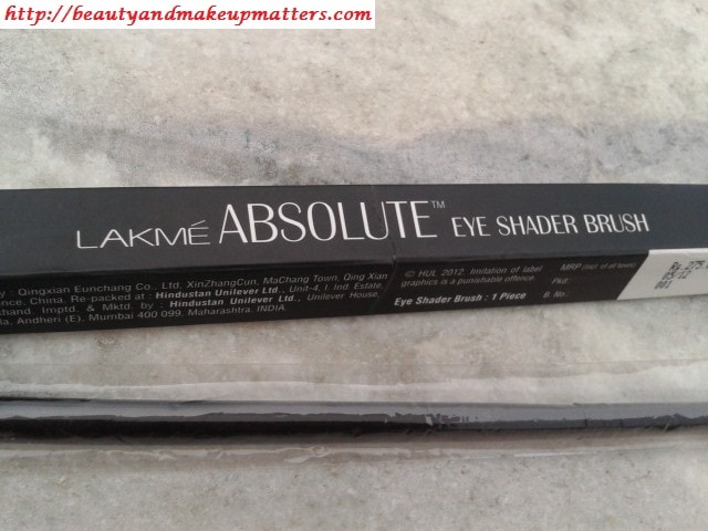 Lakme-Absolute-Eye-shader-Brush