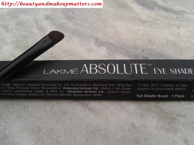 Lakme-Eye-shader-Brush