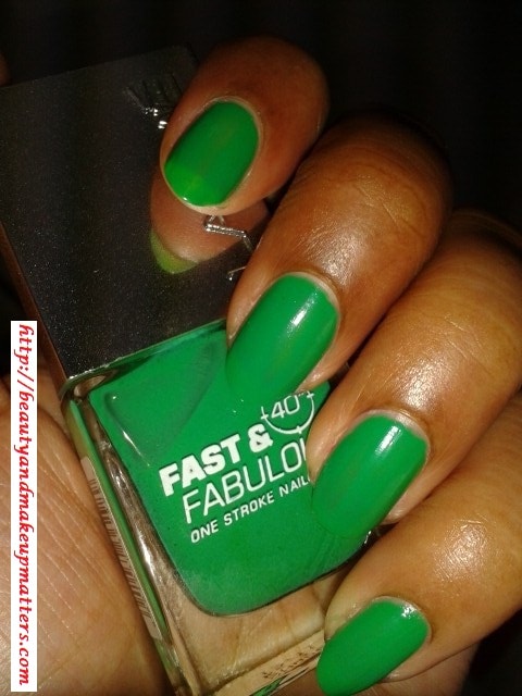 Lakme-Fast-and-Fabulous-Nail-Paint-Going-Green-Nail-Look