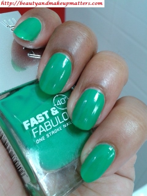 Lakme-Fast-and-Fabulous-Nail-Paint-GoingGreen-NOTD