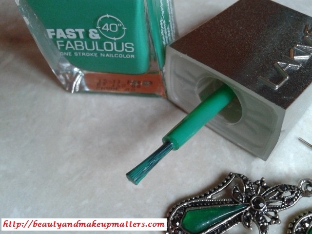 Lakme-Fast-and-Fabulous-Nail-Polish-Going-Green-Review