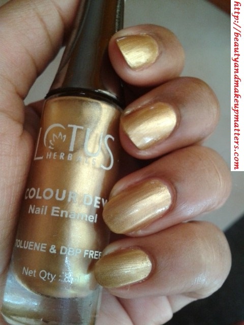 Lotus-Herbals-Color-Dew-Gold-Mist-Nail-Enamel-NOTD