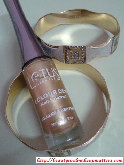 Lotus-Herbals-Color-Dew-Nail-Enamel-Gold-Mist-Review