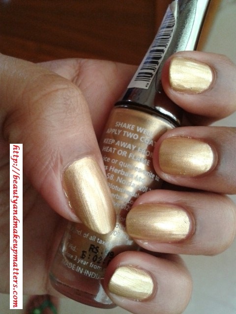 Lotus-Herbals-Nail-Enamel-Gold-Mist-Swatch