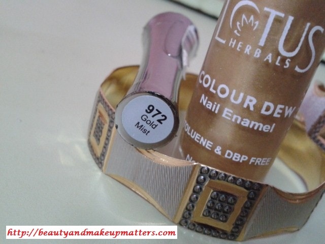 Lotus-Herbals-Nail-Enamel-Gold-Mist