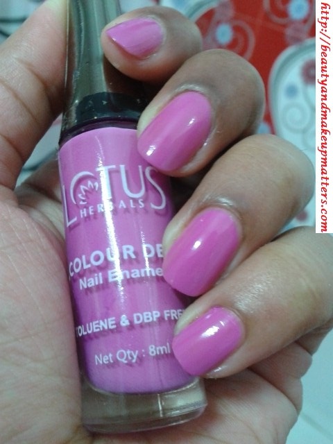 Lotus-Herbals-Nail-Enamel-Strwberry-Idea