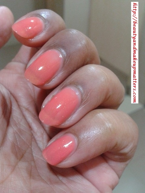 Maybelline-Coloroma-Nail-Paint-Coral-Chic-Swatch