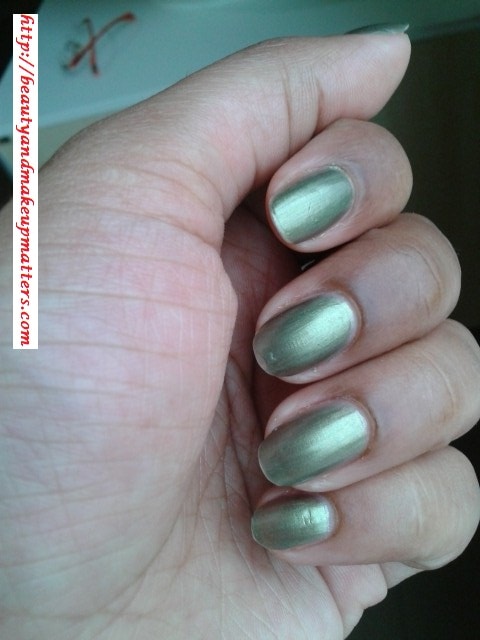 Maybelline-Express-Finish-Nail-Paint-Khakhi-Green-Swatch