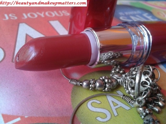 Maybelline-Moisture-Extreme-Lipstick-Cranberry-Review