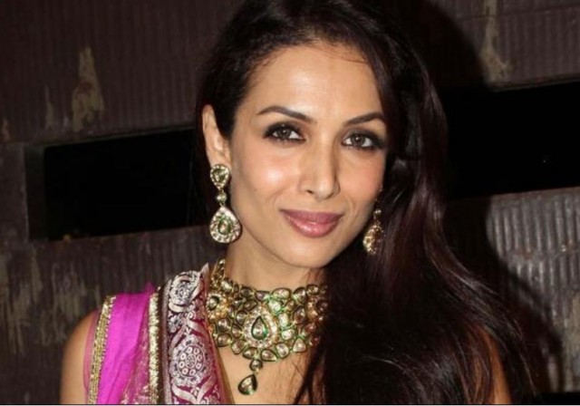 malaika-Arora-at-Kareena-Sangeet-Makeup