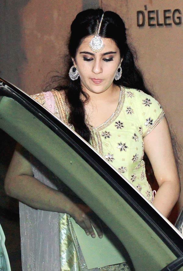 sarah-Ali-Khan-at-Kareena-Sangeet