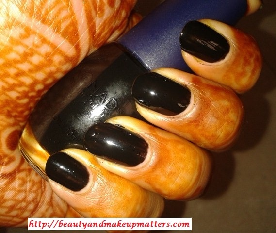 Konad-Nail-Polish-Black-Look