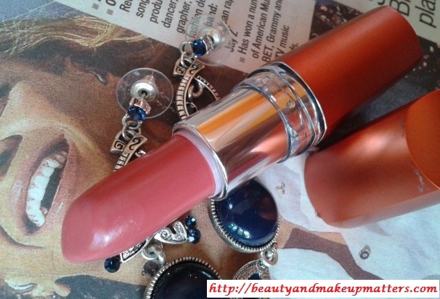 Maybelline-Lipstick-Coral-Pink-Review