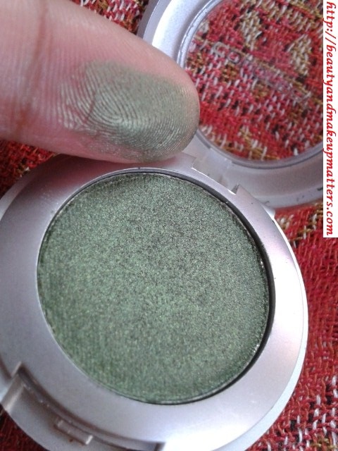 Colorbar-Eye-Shadow-Green-Stroke-006-Swatch