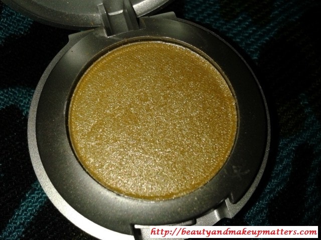 Colorbar-Gorgeous-Gold-01-Eye-Shadow-Review