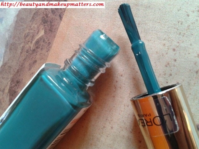 L'Oreal-Color-Riche-Nail-Enamel-Blue-Reef-Review