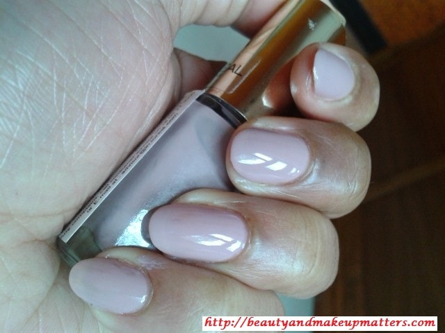 L'Oreal-Color-Riche-Nail-Paint-Beige-Countless-Swatch