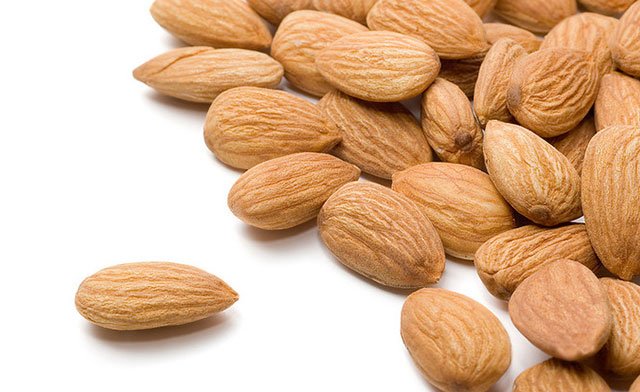 almonds-Eye-Pack-to-reduce-under-eye-dark-circles