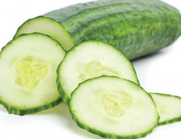 cucumber-Eye-pack-to-reduce-under-eye-dark-circles