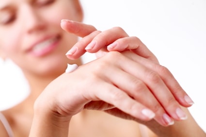 SkinCareTips-ForWintersDryness-HandCare