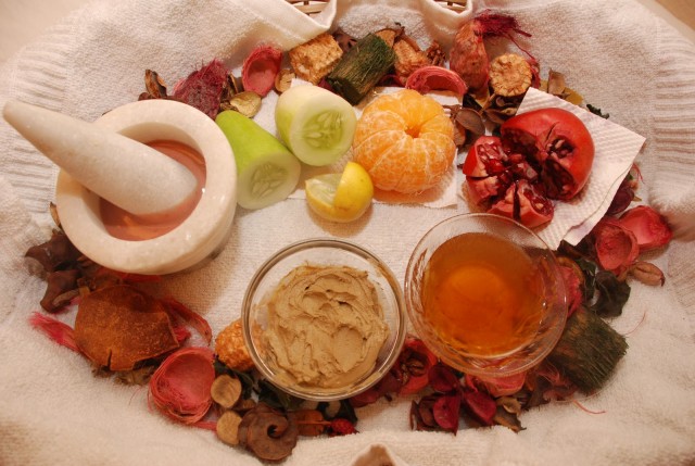 3Easy-Homemade Moisturizing Fruit Face Pack