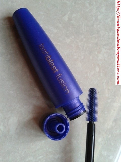 CoverGirl-LashBlast-Fusion-Very-Black-Mascara-Review