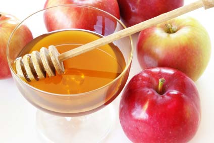 Homemade Moisturizing Fruit Face Pack-Apples-and-honey