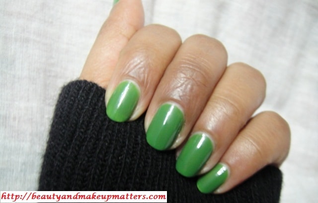 Maybelline-Colorma-Nail-Enamel-Verde-Palmeira-Nail-Swatch