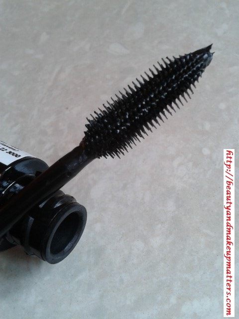 L'Oreal-Paris-Volume-Million-Lashes-Mascara-Review