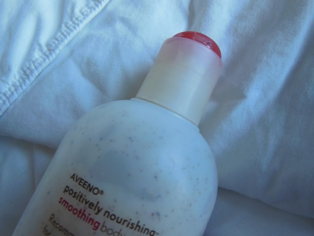 Aveeno Positively Nourishing Smoothing Body Wash with Rice & Pomegranate