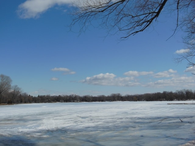 Frozen Medicine Lake@Plymouth