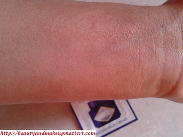 L'Occitane-Immortelle-Precious-Night-Cream-Swatch2