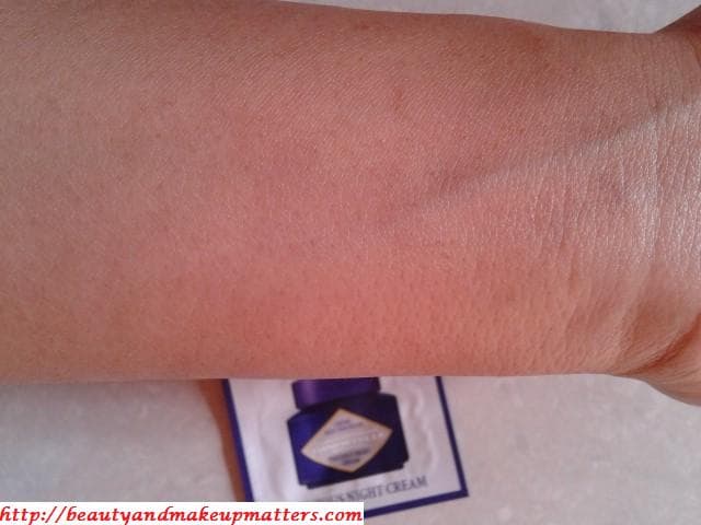 L'Occitane-Immortelle-Precious-Night-Cream-Swatch3