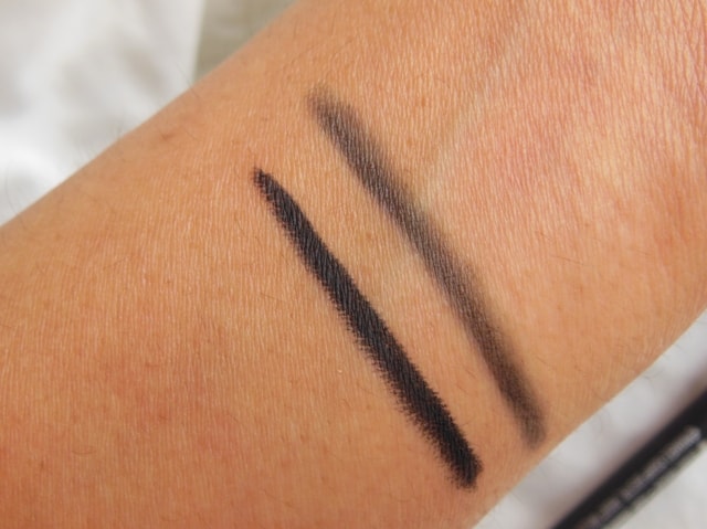 Covergirl Perfect blend Eye Pencil Basic Black Swatch