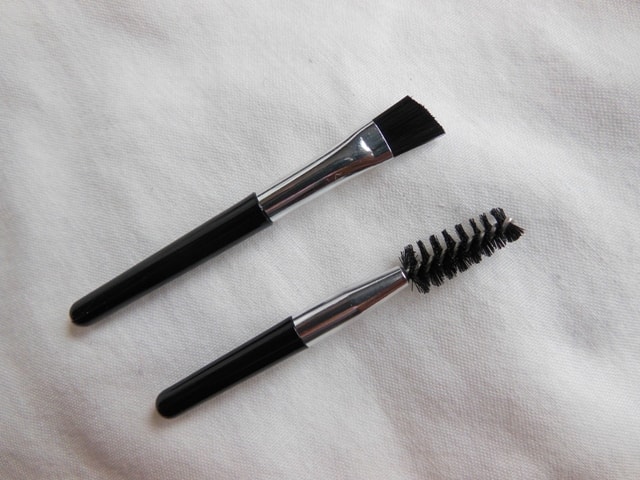 NYX Cosmetcis Eyebrow Cake Powder- Dark Brown Brown Brushes