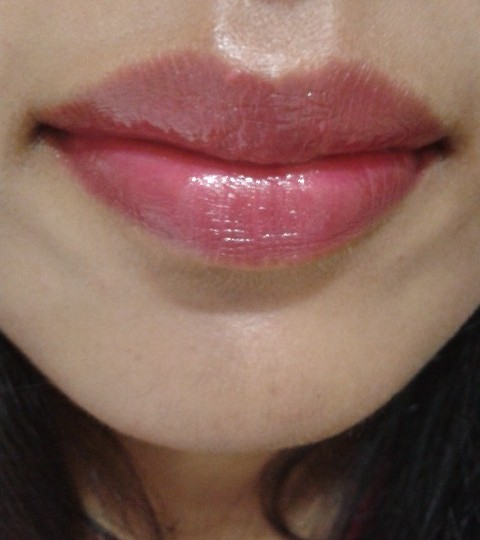 Revlon Just Bitten Kissable Balm Stain Smitten LOTD1