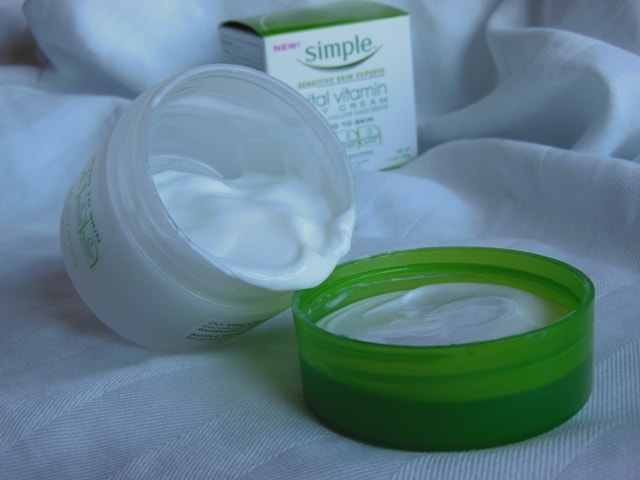 Simple Vital Vitamin Day Cream SPF15