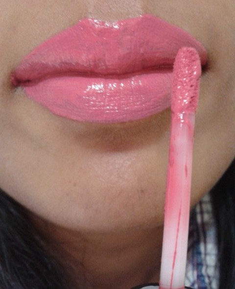 NYX Xtreme Lip Cream Pinky Nude LOTD