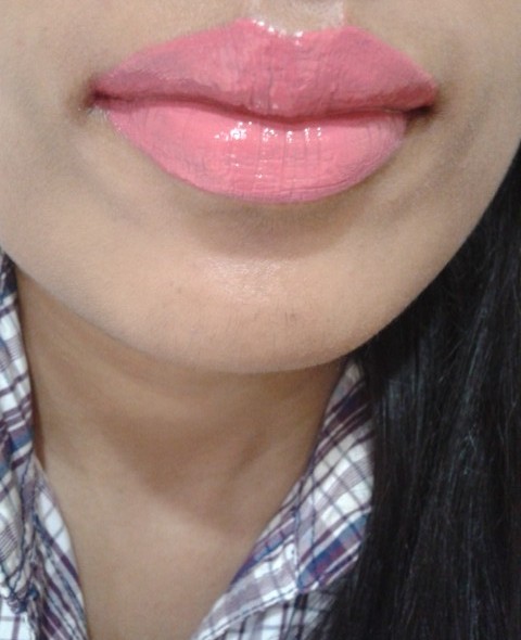 NYX Xtreme Lip Cream Pinky Nude LOTD1