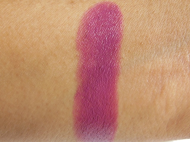 Revlon Super Lustrous Lipstick Berry Haute 660 Swatch1