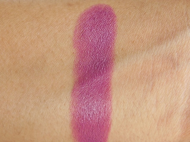 Revlon Super Lustrous Lipstick Berry Haute Swatch