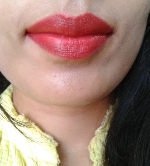 Revlon Super Lustrous Creme Lipstick Love That Red LOTD