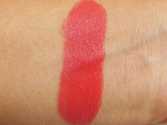 Revlon SuperLustrous Love That Pink Lipstick Swatch