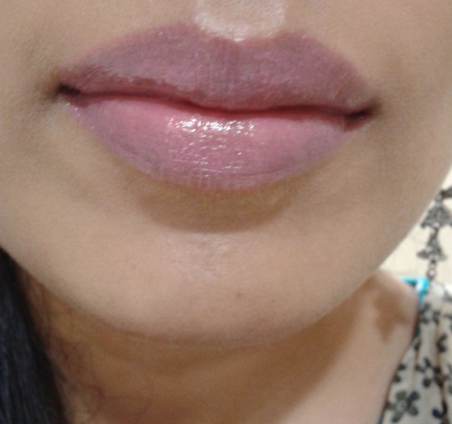 L'Oreal Paris Glam Shine Balmy Gloss Peach Pleasure 912 LOTD