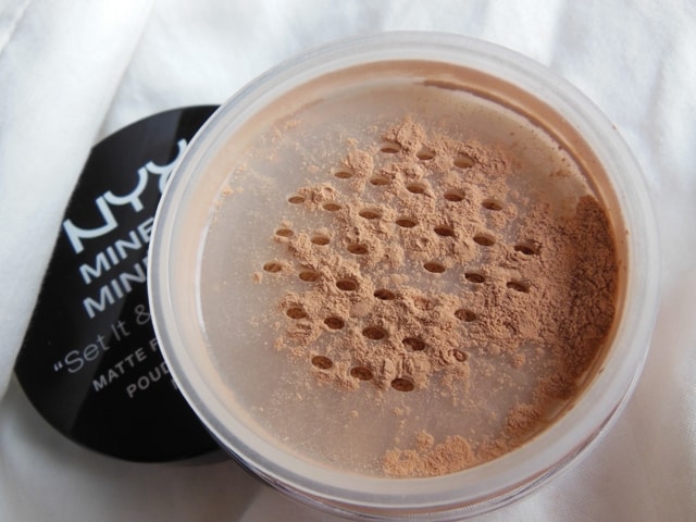 NYX Mineral Matte Finishing Powder 02