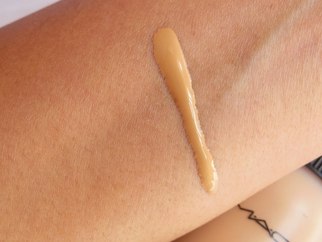 MAC Face and Body Foundation C4 Swatch