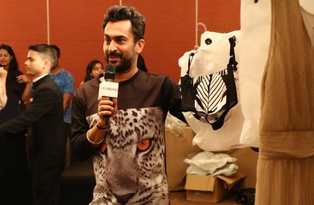 Stylist Aki Narula talking about our Dorothy Perkins collection for Lakme Fashion Week to fashion bloggers (1)